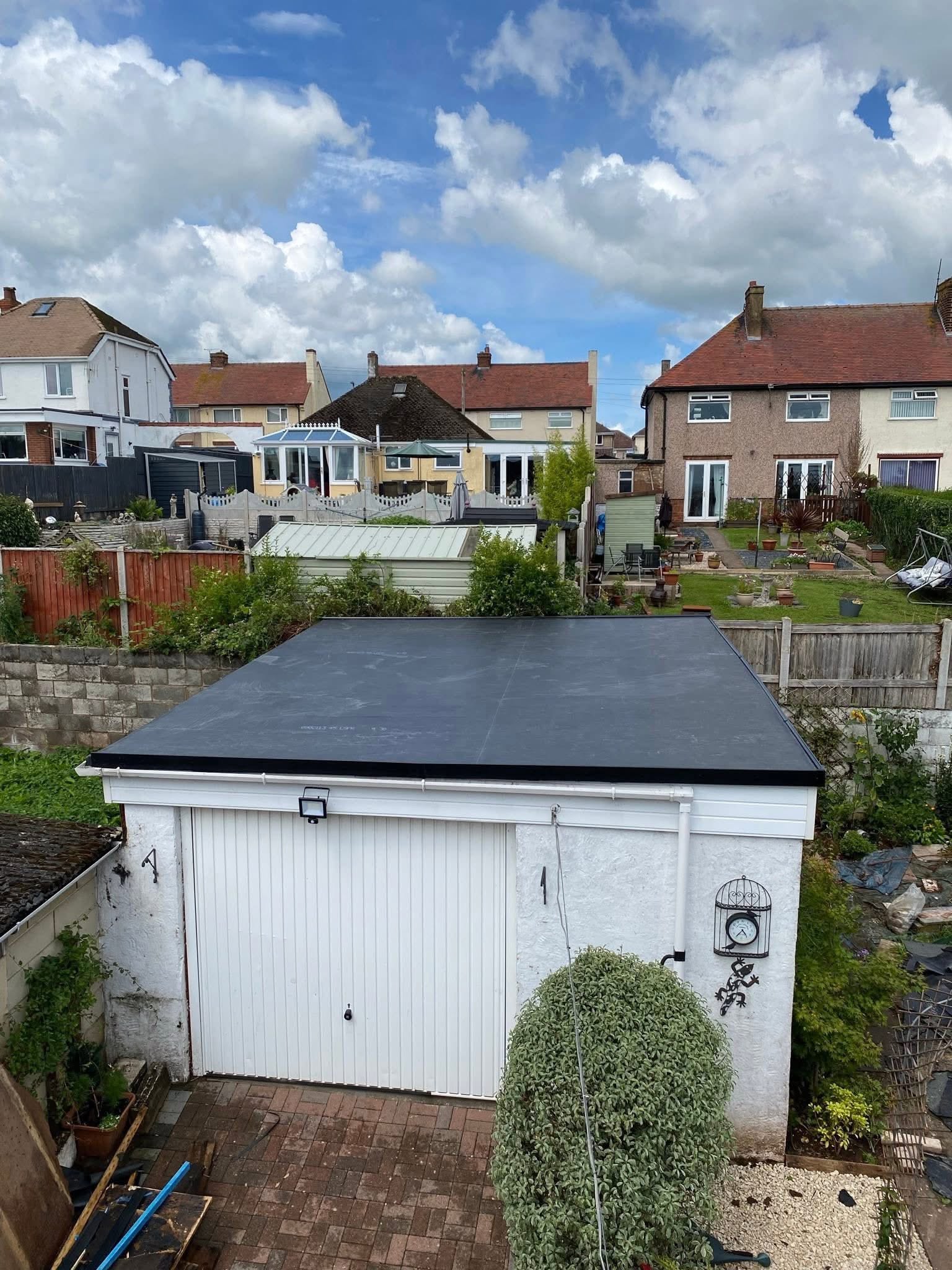 Flat roofing installation with EPDM rubber membrane on a detached garage by Onyx Roofing